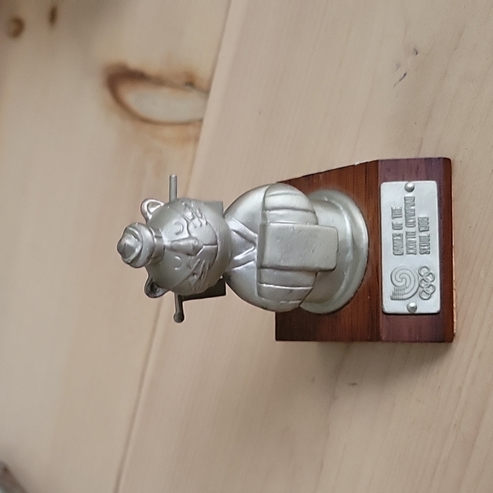 Games of the XXIVTH Olympiad Seoul 1988 Metal Cat Statue